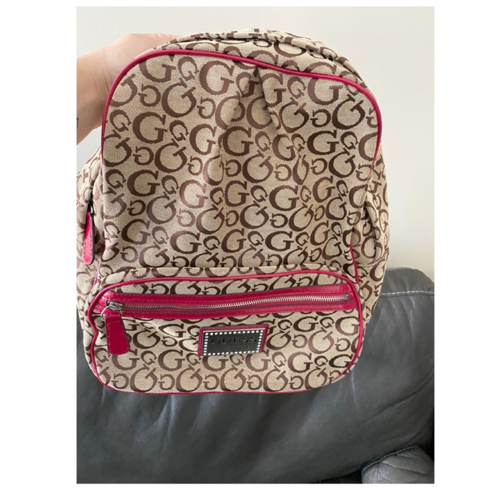 ‘Like-New Mini Guess Backpack’🎒💫 - Picture 11 of 16